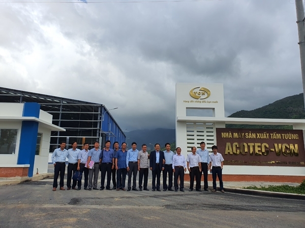 LÃNH ĐẠO TỈNH KHÁNH HÒA THAM QUAN NHÀ MÁY SẢN XUẤT TẤM TƯỜNG ACOTEC - VCN