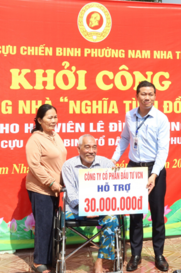VCN TRAO TẶNG 30 TRIỆU ĐỒNG XÂY TẶNG NHÀ “NGHĨA TÌNH ĐỒNG ĐỘI”
